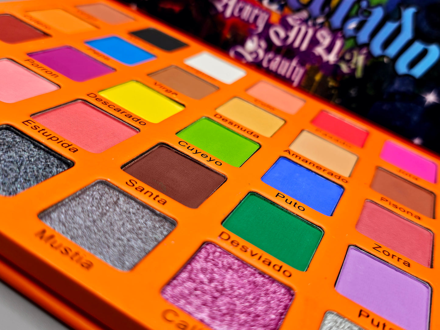 Paleta de sombras Malcriada  pride y nut