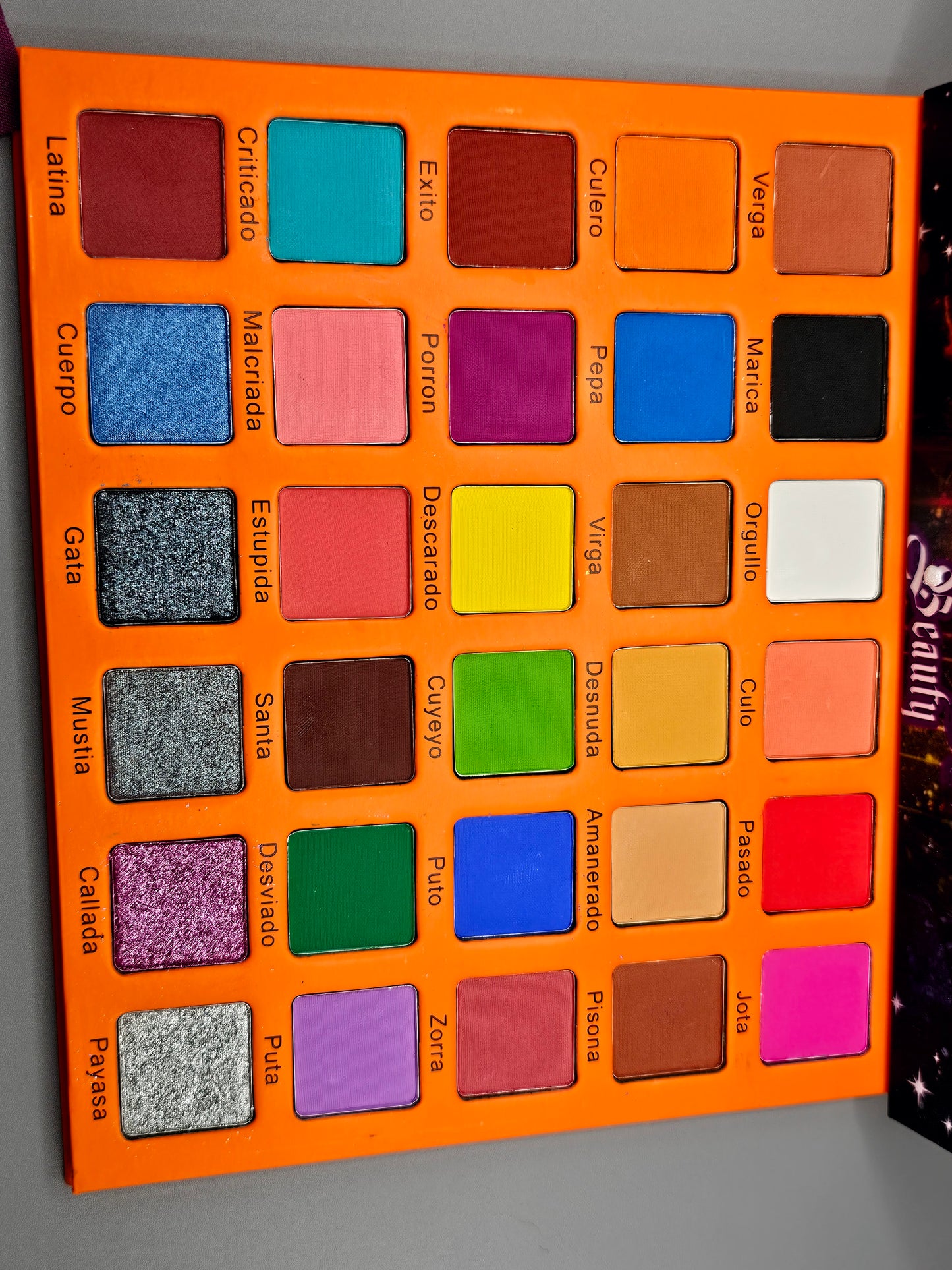 Paleta de sombras Malcriada  pride y nut